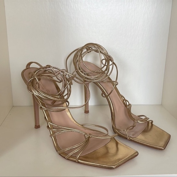 Gianvito Rossi Metallic leather strap lace up ankle wrap stilettos gold. - Picture 5 of 6